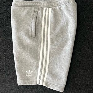 ADIDAS Adicolor 3 stripe shorts
Size small